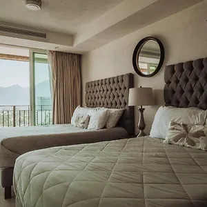 Grand Venetian Beachfront Apartment